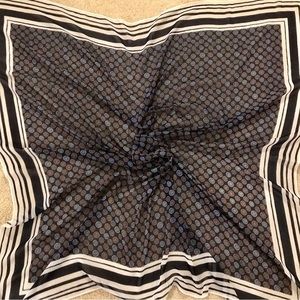Jason Wu for Target NWOT scarf. Navy blue pinwheel pattern. 42x42”